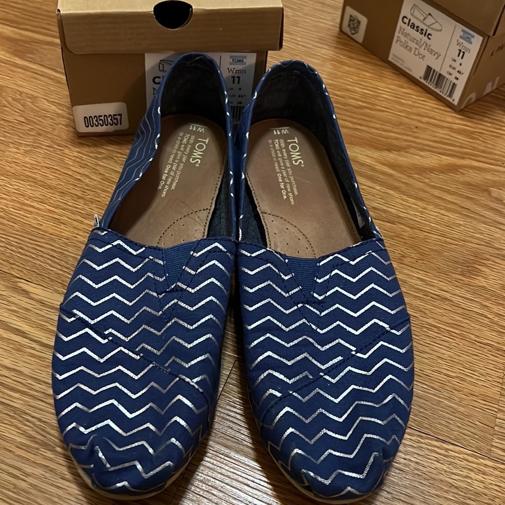 Shoes - Picture 2 of 4
